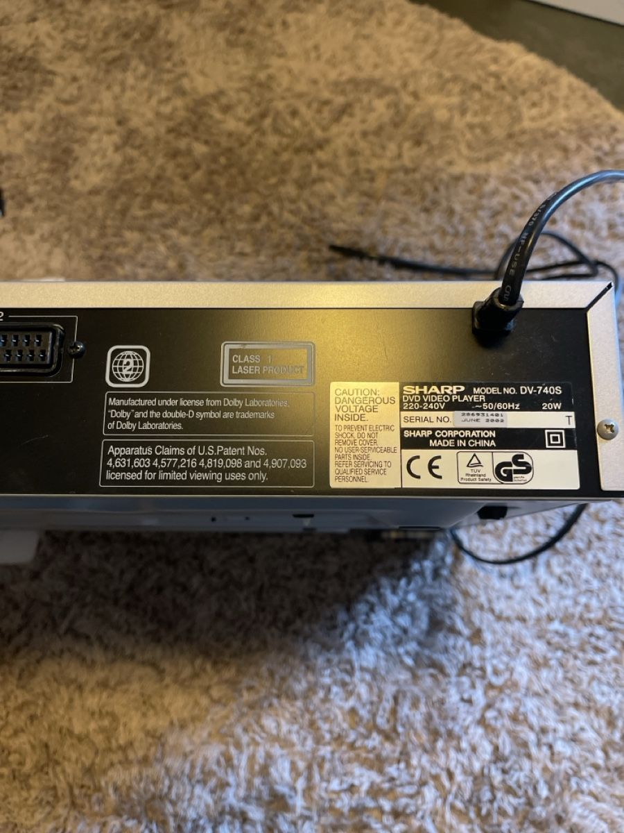 Sharp Lettore multimediale & Streamer: Sharp DVD-Player DV-740S mit HDMI konverter – Usato da Unterkulm venduto da AnoliOccasion 7