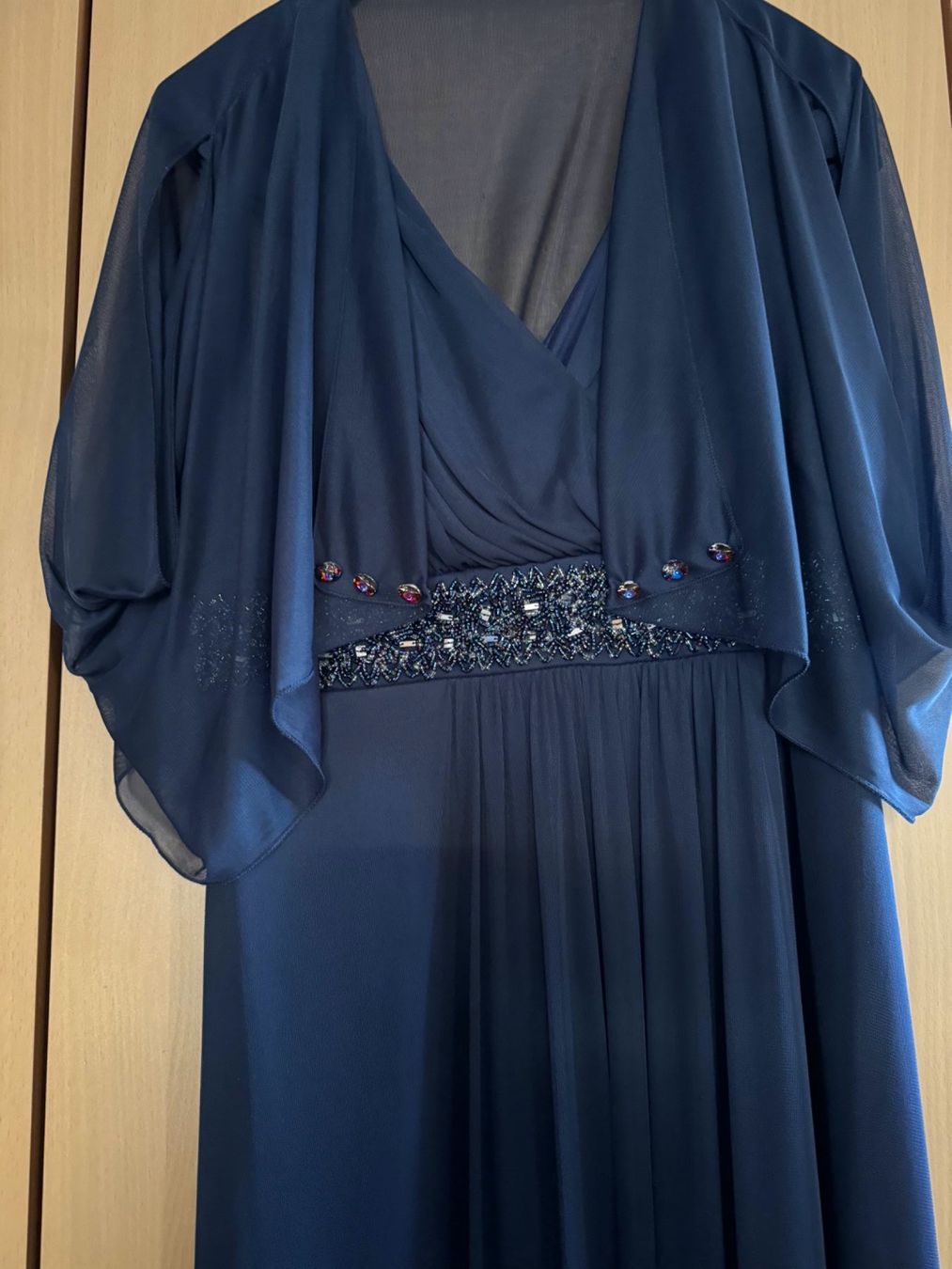 Robes: Grande robe élégante – D'occasion à Pampigny par nouveau11 3