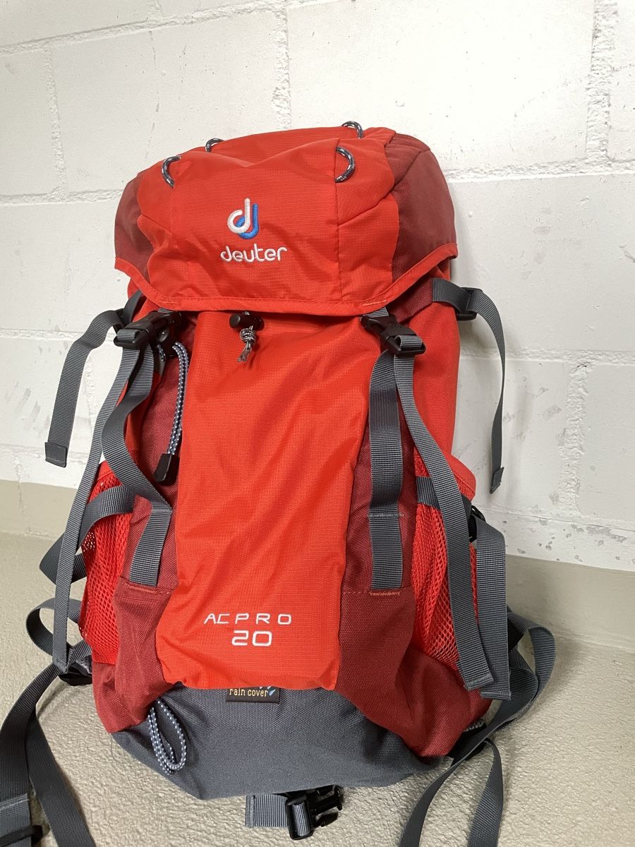Deuter Zaini: Deuter AC Pro 20 – Nuovo (secondo la descrizione) da Tägerwilen venduto da Shaimaa