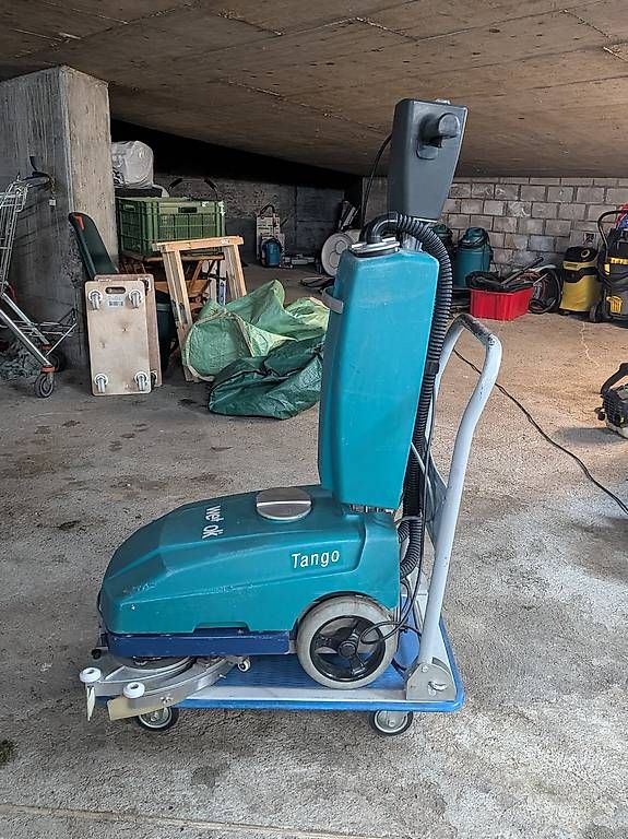 Tutte le macchine: Wetrok Tango Scheuermaschine – Usato da Bolligen venduto da joe_7dhl 1
