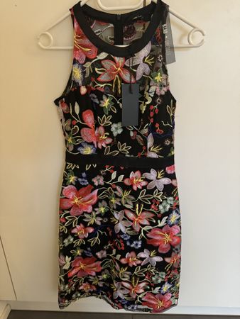 Kleid S. Oliver Black Label Blumenapplikationen