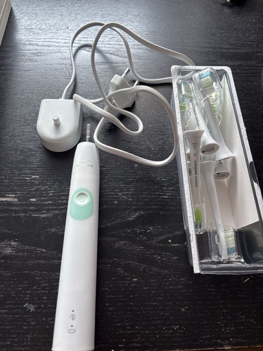 Philips Sonicare Zahnpflege: Philips Sonicare Elektrozahnbürste – Gebraucht aus Derendingen von Alina25252