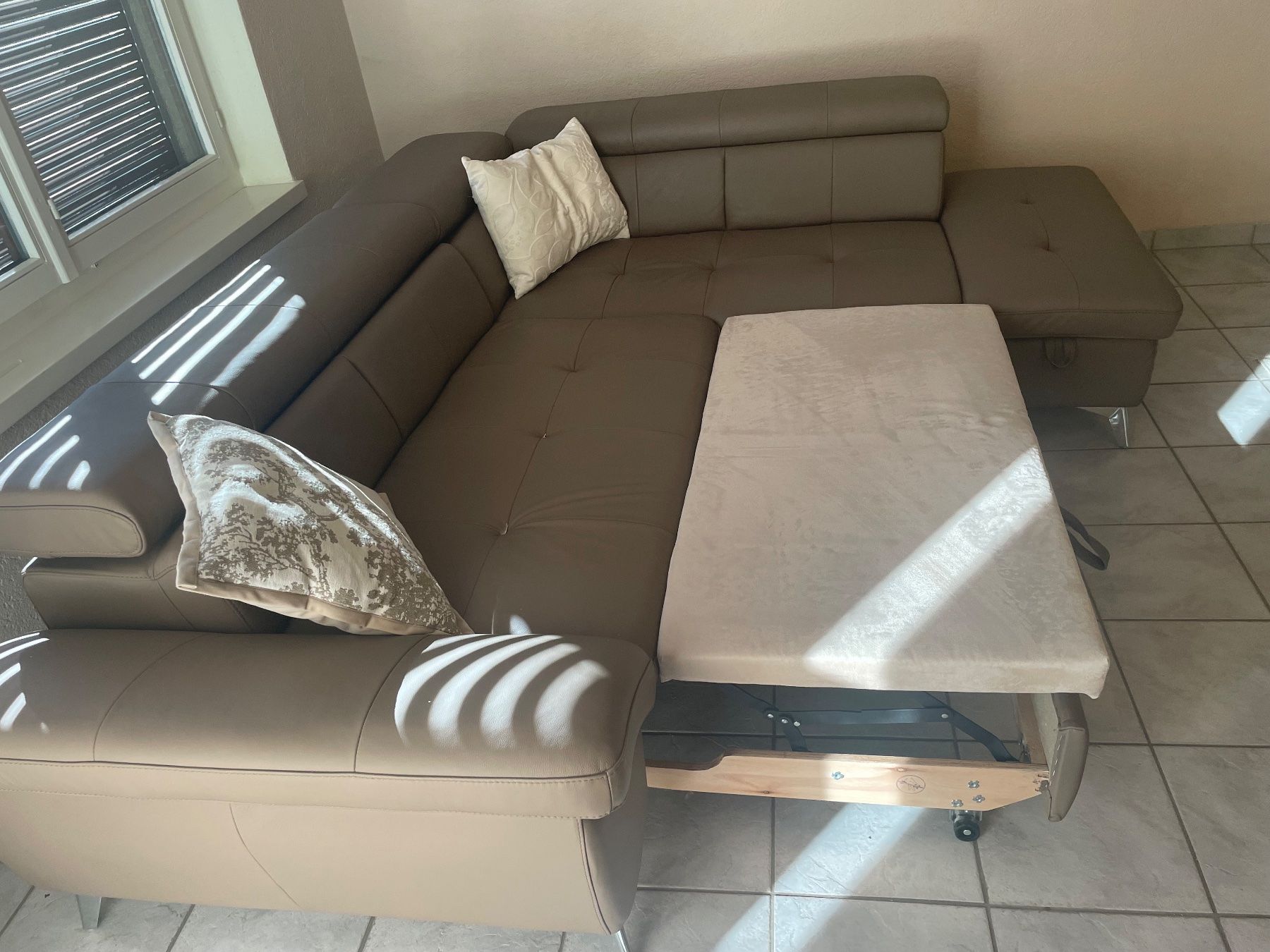 Divani: Sofa / Bettsofa Mokkabraun (neuwertig) – Nuovo (secondo la descrizione) da Rupperswil venduto da Abcsale 2