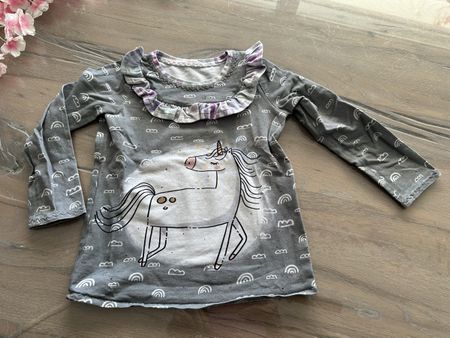 Selfmade Pulli  Mädchen Einhorn grau bedruckt Grösse 104🦄