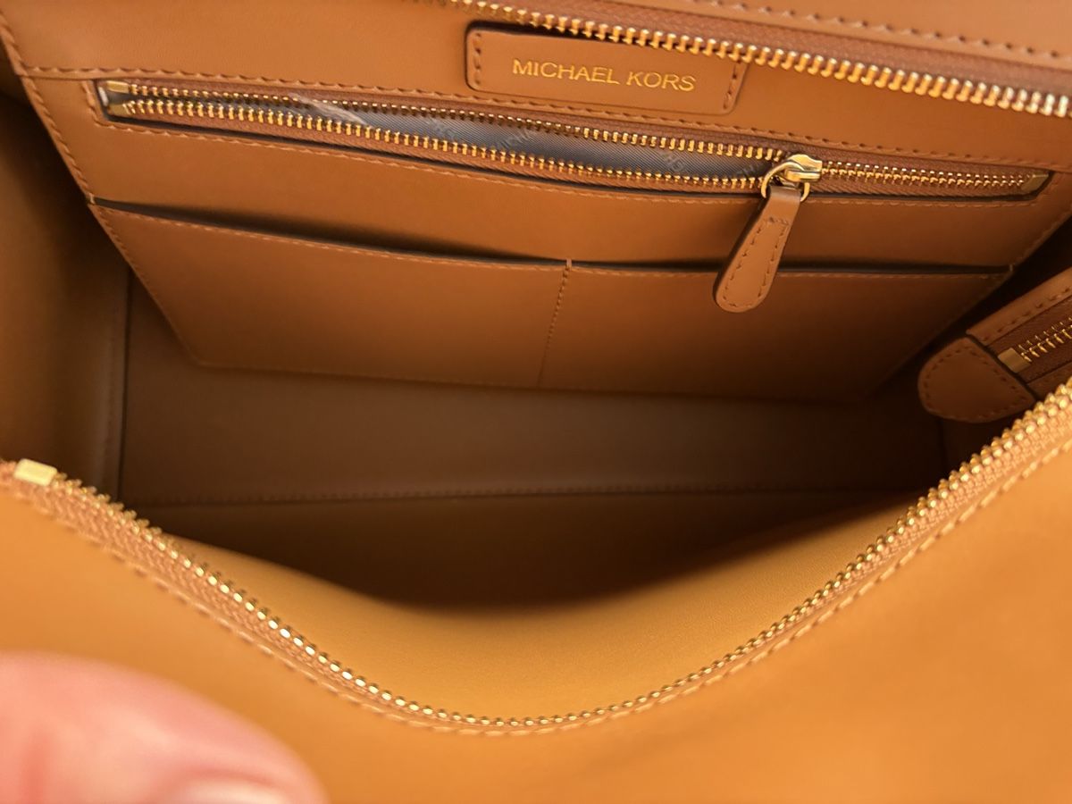 Michael Kors Sacs femmes: Michael Kors Schultertasche – Neuf (Voir description) à Flamatt par mar_tp2j 1