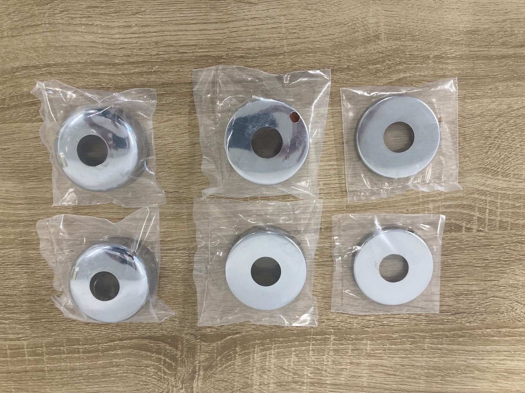 Vasche da bagno: Verchromte Rosetten set a 6 stk – Nuovo e nell'imballaggio originale da Niederhasli venduto da N8155 1