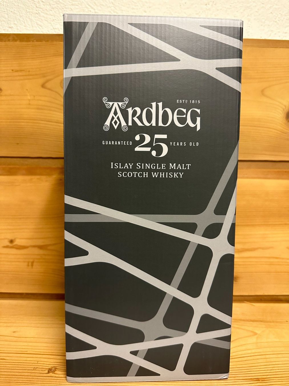 Ardbeg Bevande alcoliche: Ardbeg 25 Year (Release 2020) – Nuovo e nell'imballaggio originale da Gossau SG venduto da Tinu1972. 2
