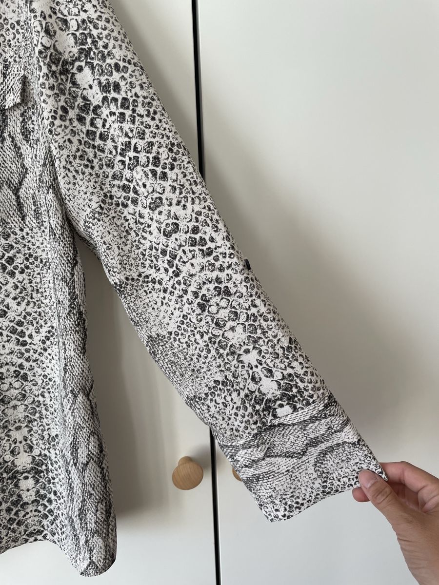 Only Camicette: STUDIO ONLY Bluse Hemd Gr. 36 Schlangenmuster Snake Print – Usato da Neukirch an der Thur venduto da bee88 4