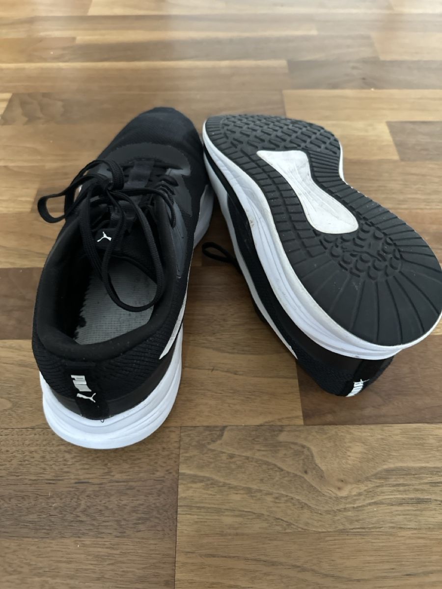 Puma Scarpe da uomo: Puma Hallen Turnschuhe schwarz, Grösse 44 – Usato da Rickenbach LU venduto da luba10 1