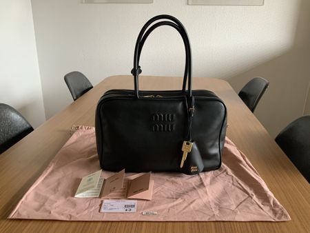 Miu miu : sac Beau noir et bijou de sac/porte-clés noir