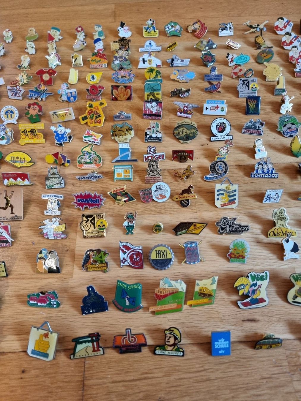 Placchette & Badge: Pin Sammlung – Usato da Arosa venduto da Fara8 2