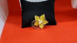 Vintage Goldfarbene Brosche mit Blumenmuster,