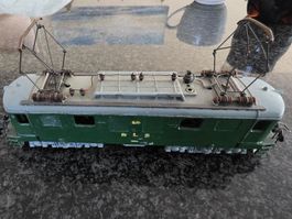 Schöne antike LOKOMOTIVE H0 mit Stromabnehmern