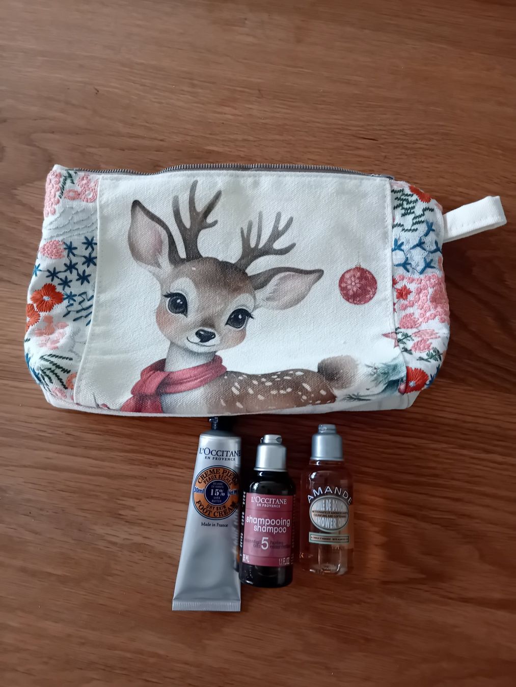 L'Occitane Custodie per cosmetici: Süsses Etui, Täschli mit L'occitane minis – Nuovo (secondo la descrizione) da Burgdorf venduto da carodesign1