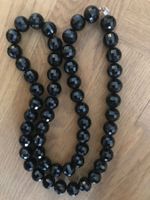 Kette aus schwarzen, geschliffenen Perlen, Vintage, 42 cm