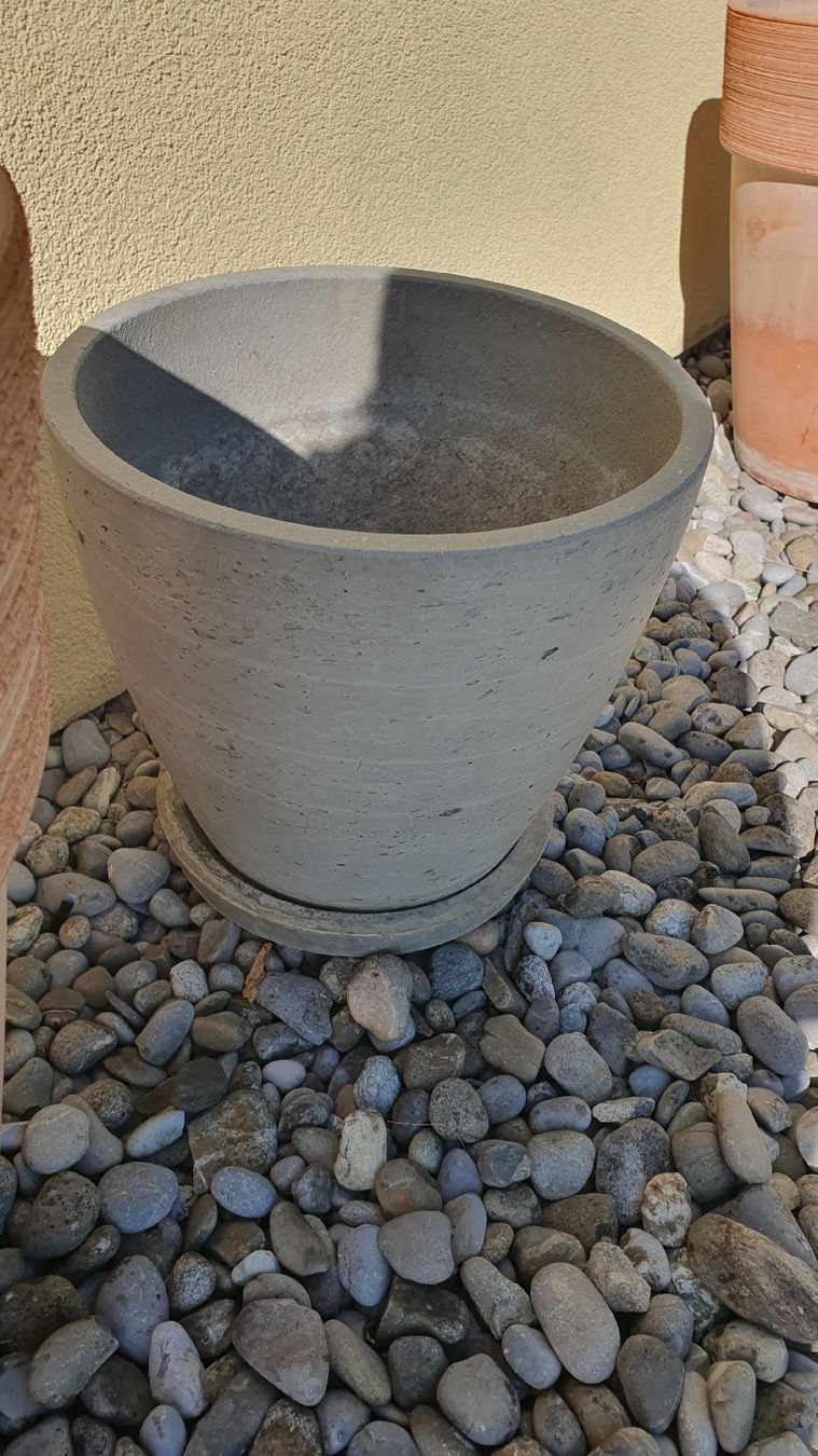 Blumentöpfe: Pflantztopf mit Unterteller, Höhe 29cm, Durchm. 31cm – Gebraucht aus Bellerive VD von cajen 1