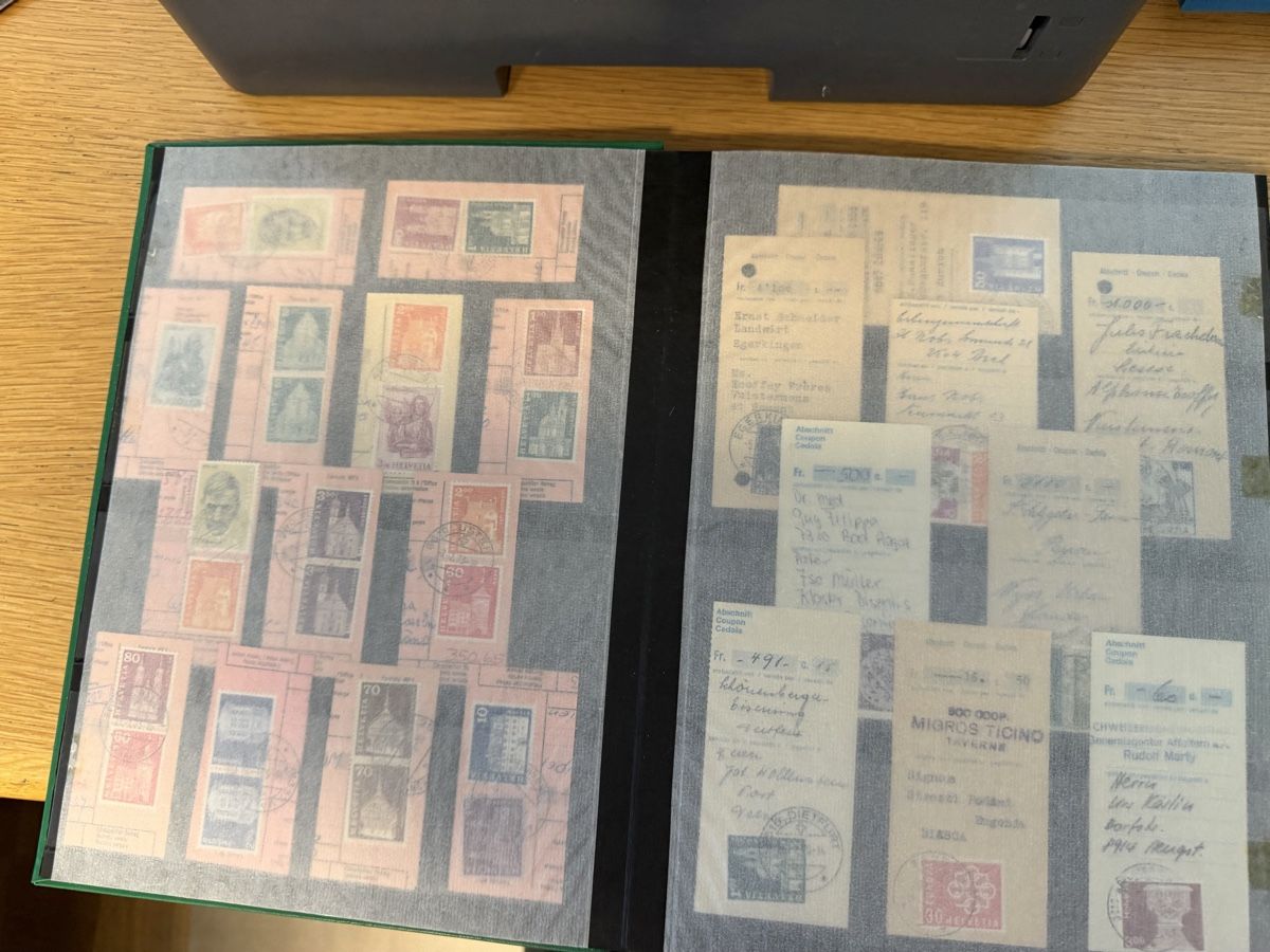 Tous les timbres: Album mit Postabschnitten Schweiz – D'occasion à Murgenthal par Tina_4055 1