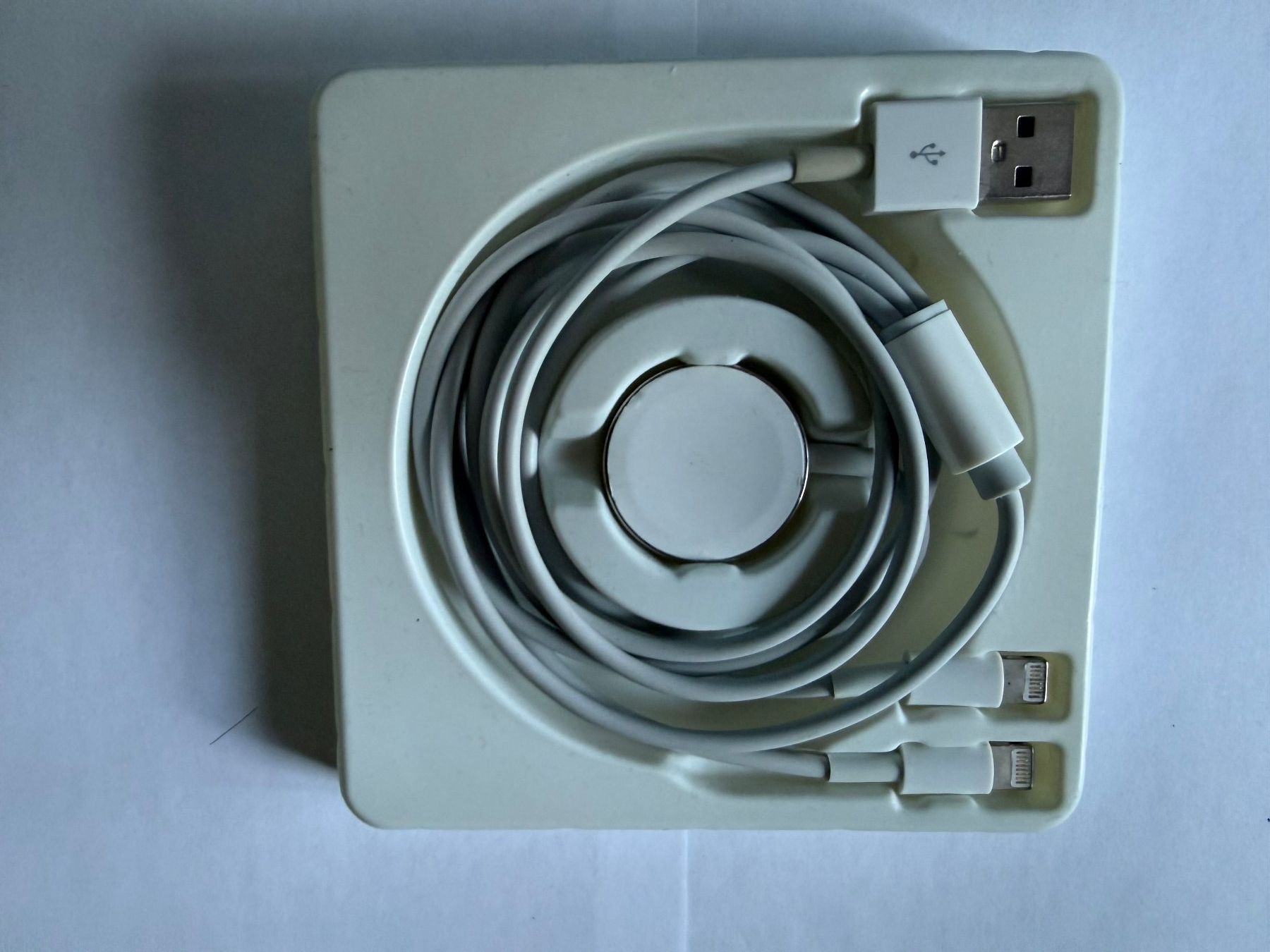 Cavi: 3-Fach Ladekabel Lightning iPhone + Apple Watch – Nuovo e nell'imballaggio originale da Hubersdorf venduto da Gewonnen 2