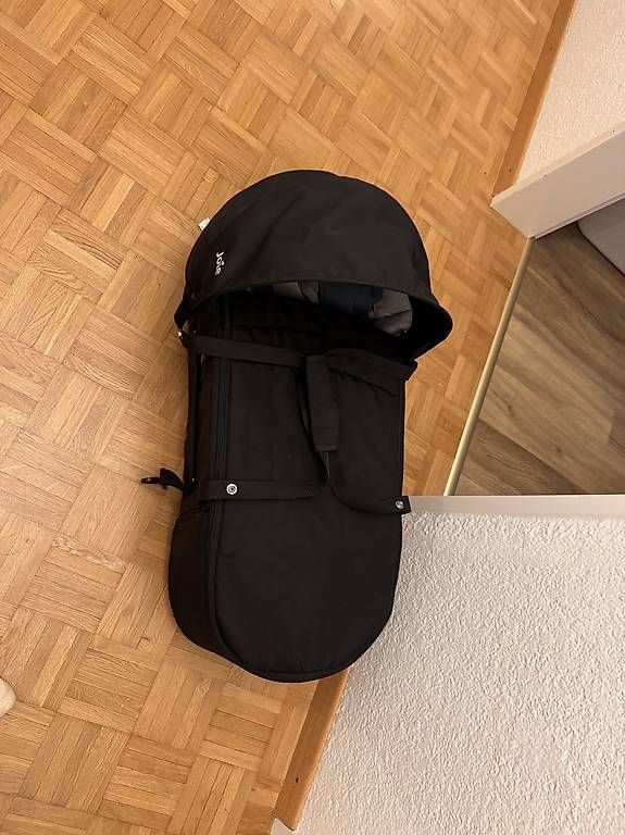 Carrozzine: Joie Soft Tragetasche und Winterfussack  – Usato da Pfäffikon SZ venduto da kara_melr