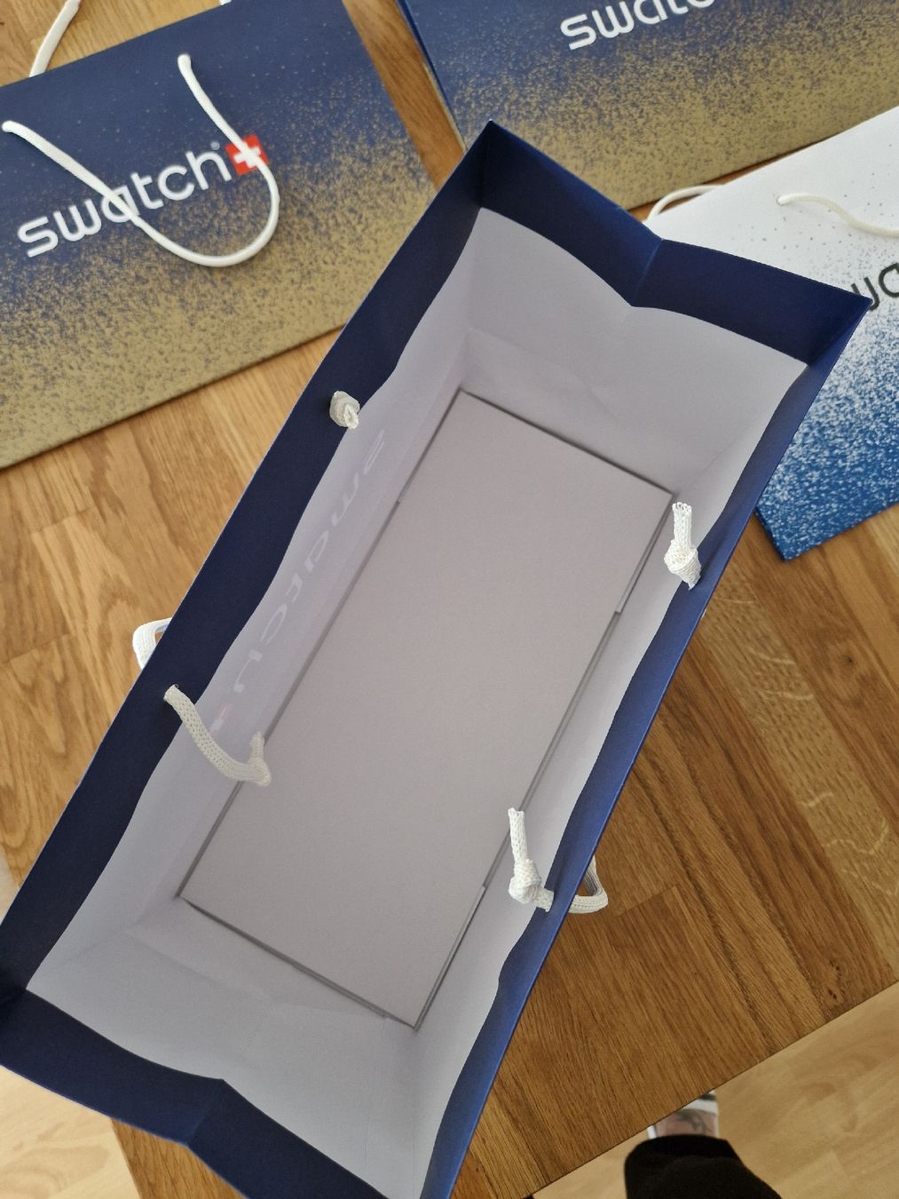 Swatch Orologi: 4 Swatch Tragetaschen  – Usato da Kulmerau venduto da Doene7 3