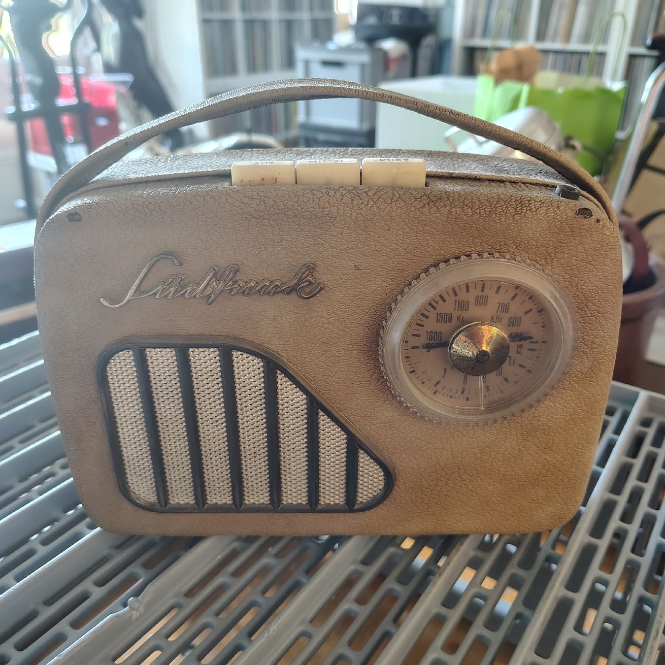 Radio: 1959 Sudfunk Portable Radio – Difettoso da maroggia venduto da tondo_Music