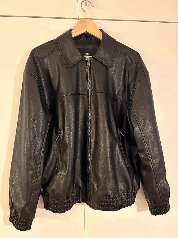 Giacche: Schwarze Lederjacke Pull&Bear, Grösse M (EUR) – Nuovo e nell'imballaggio originale da Heitenried venduto da Saebi6 1