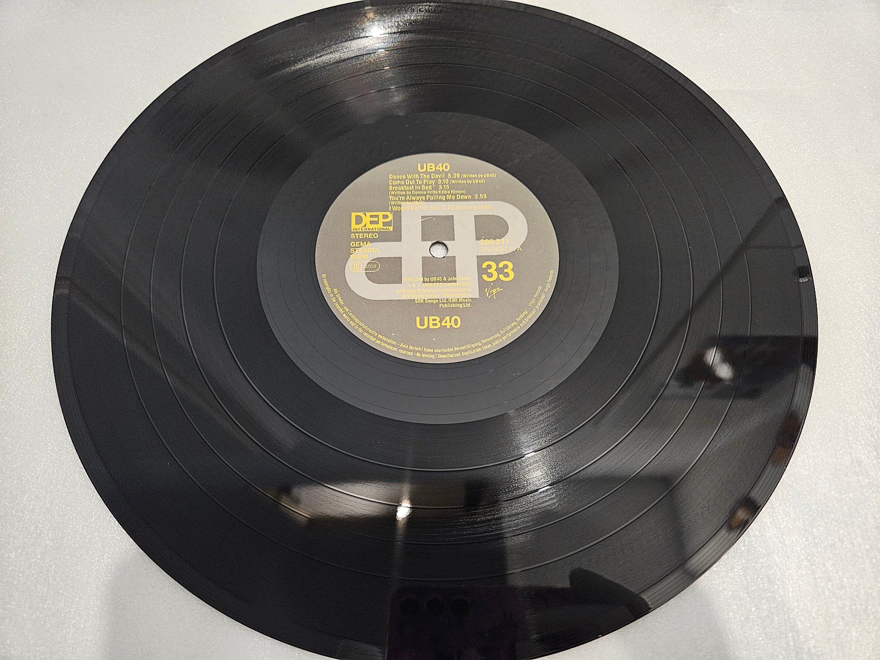 Dischi in vinile: UB40 – UB40 (LP, Reggae) – Usato da Uster venduto da Vinyl-Leidenschaft 3
