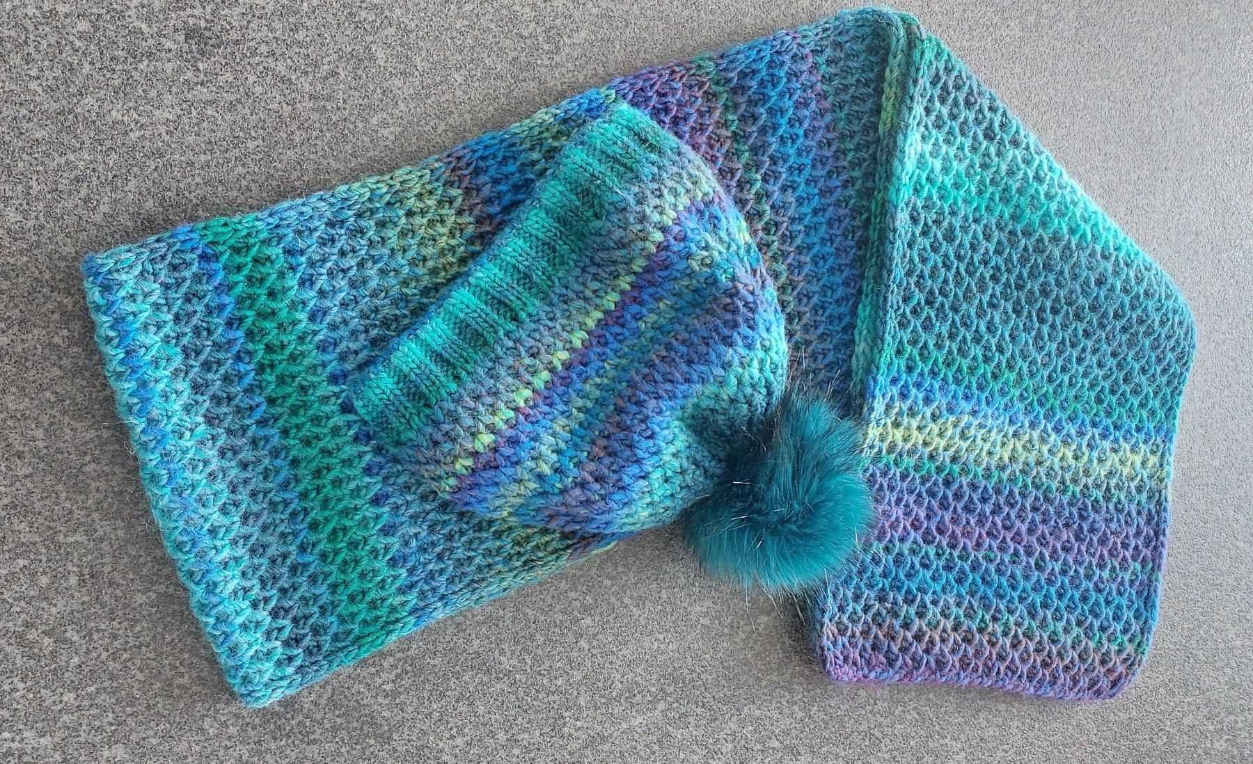 Foulard & Sciarpe: Strick Set - Schal und Mütze – Nuovo (secondo la descrizione) da Herbetswil venduto da Lipasto 1