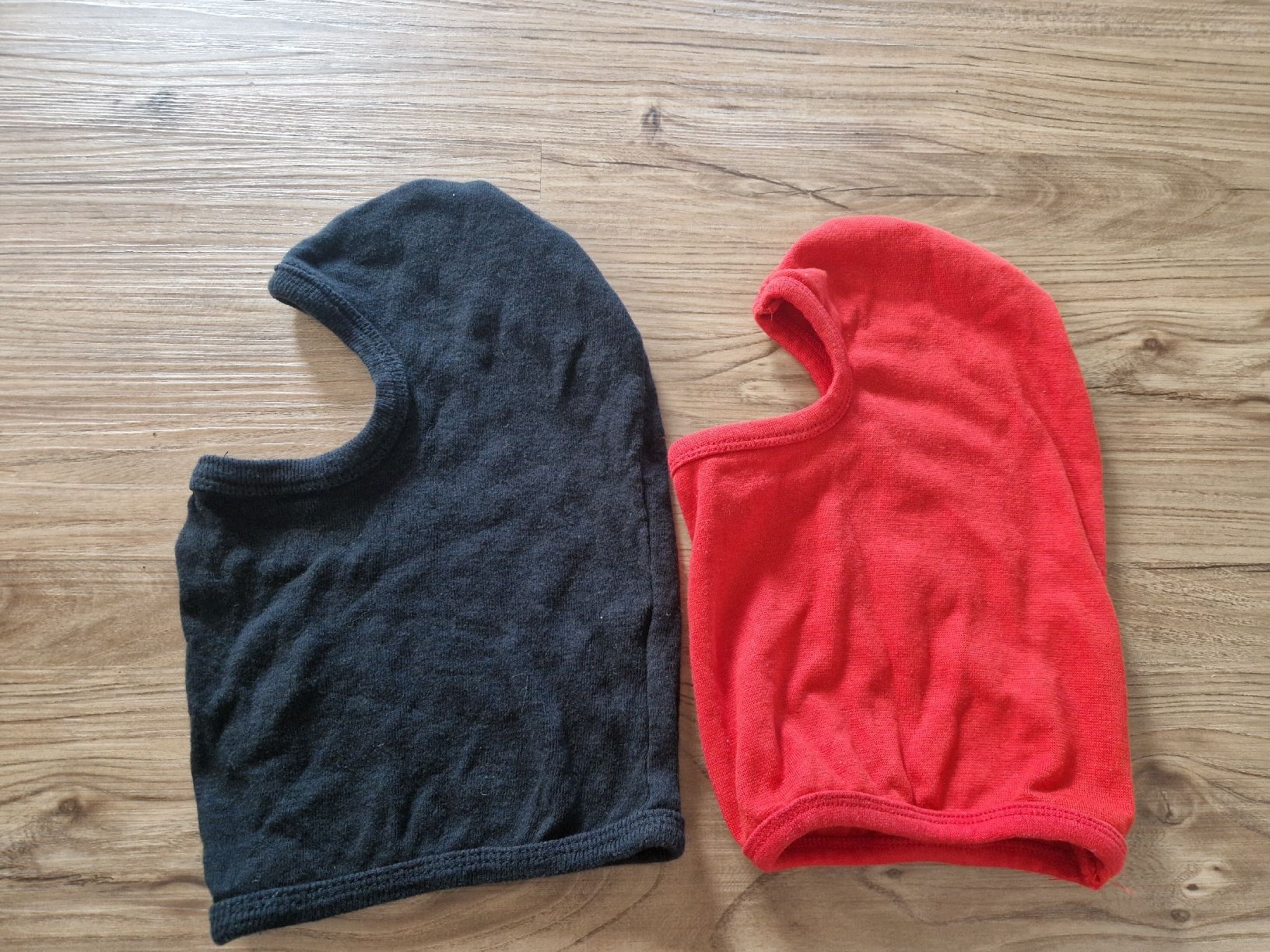 Altro in  Abbigliamento & Accessori: 2 Stk. Winter-Sturmhauben – Usato da Benken SG venduto da Muenzhandel1968