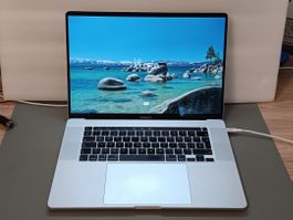 Macbook Pro 2018 15“inch mit Touchbar i9 1 TB SSD 32GB (Gebraucht