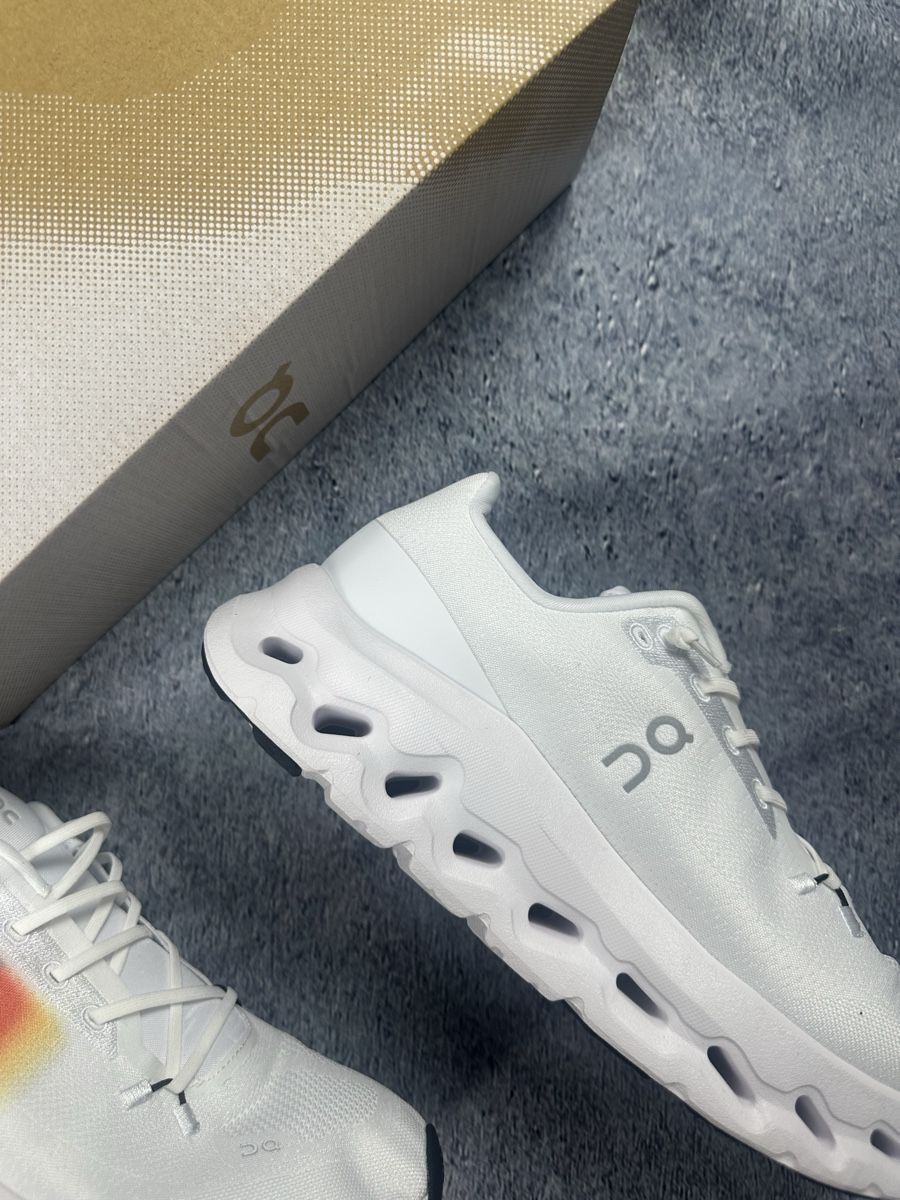 On Scarpe da uomo: On Cloud, Grösse 43, Weiss, neu – Nuovo (secondo la descrizione) da Luzern venduto da kim221080 2