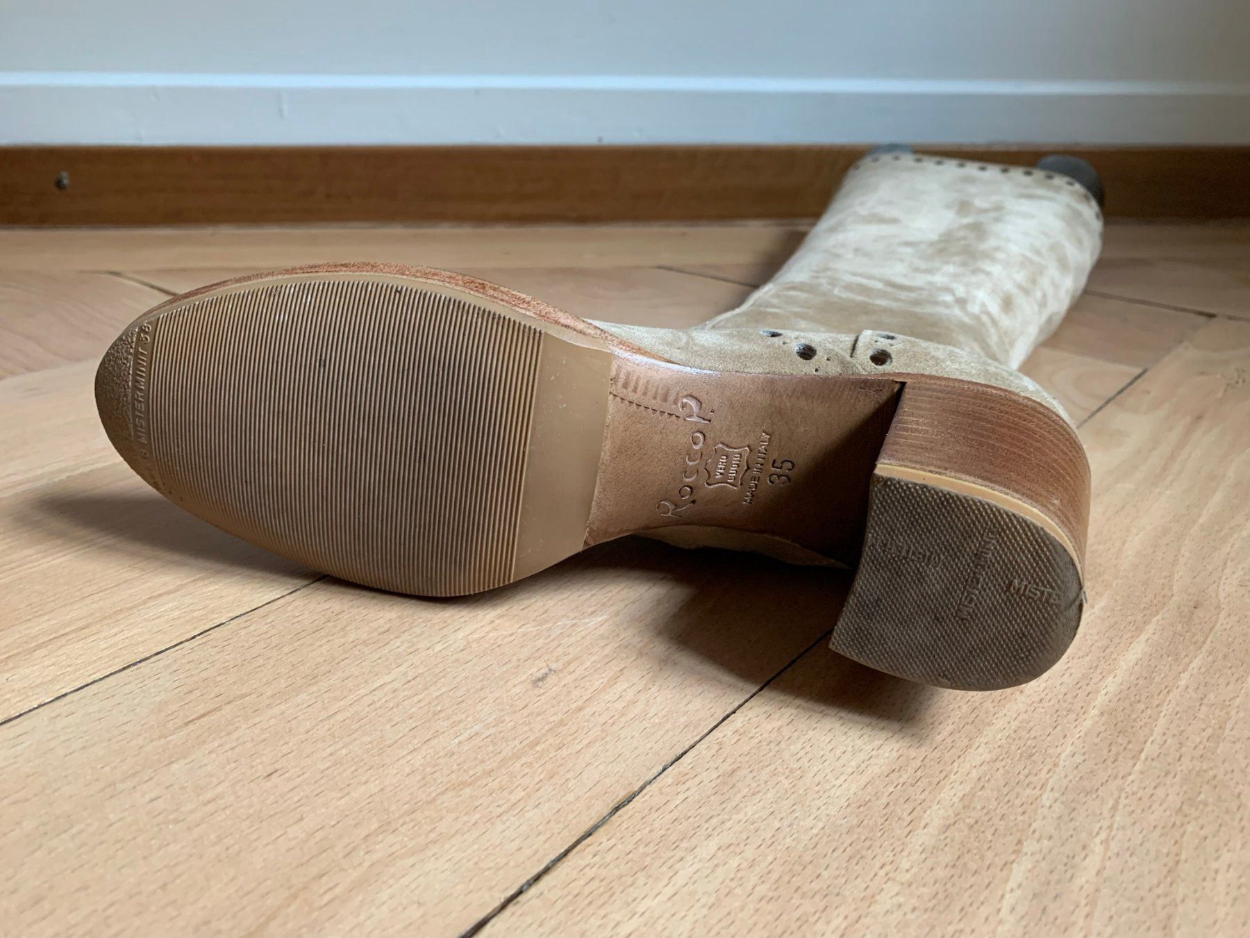 Scarpe da donna: ROCCO P. Wildleder Stiefel hellbraun 35 – Usato da Zürich venduto da Diazaio 3