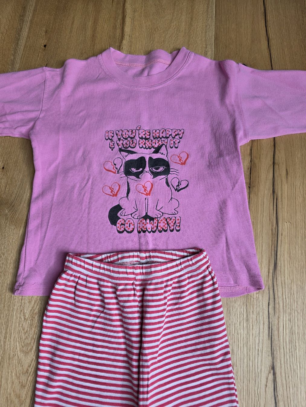 Pyjamas: Mädchen Pyjama zwei Set Grösse 128 – D'occasion à Toffen par ver_x68f 1