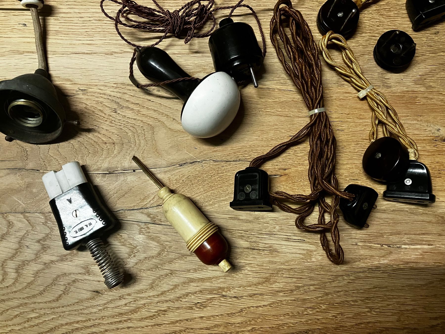 Lampen: Alte Bakelit-Lampen – Gebraucht aus Zürich von Ideal0 8