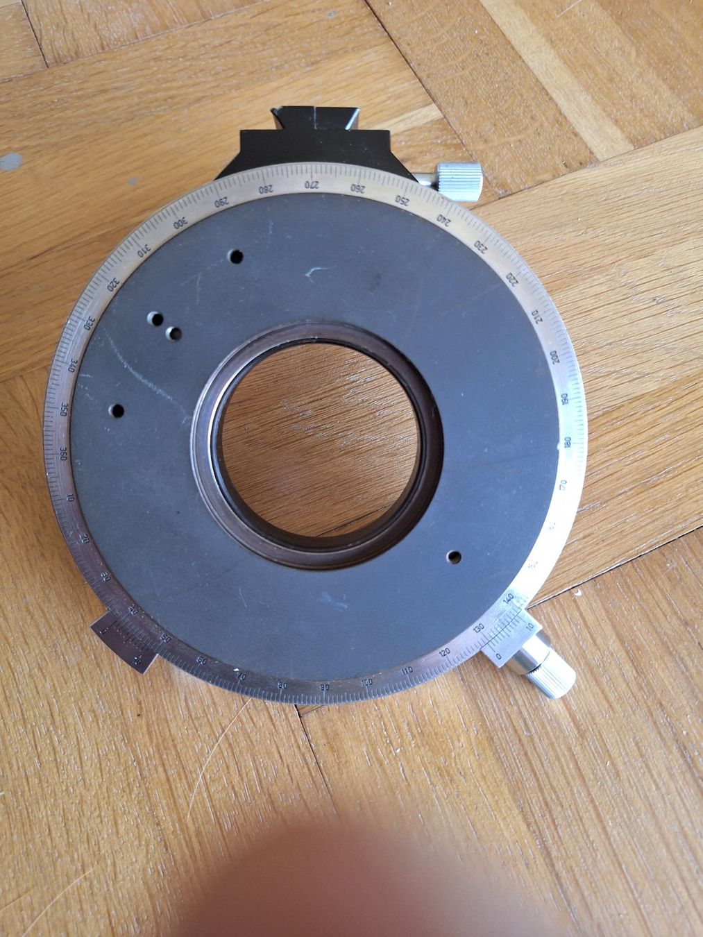 Wild Microscopi: Plateau circulaire pour microscope WILD – Usato da Chêne-Bougeries venduto da xchrysalide