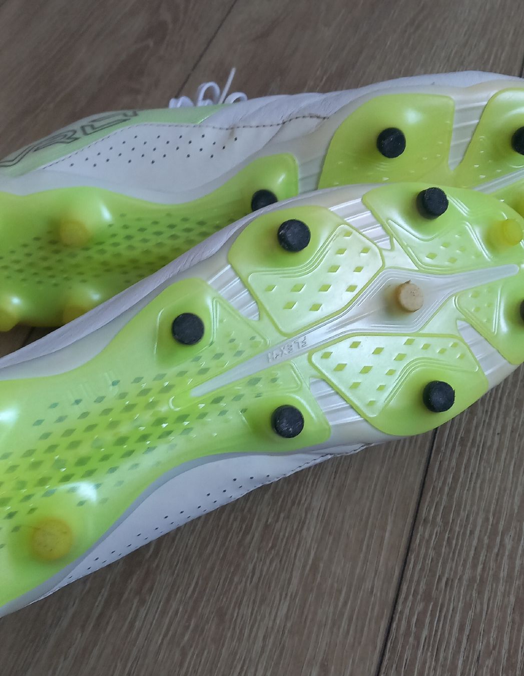 Scarpe da uomo: Fussballschuhe 44, weiss – Usato da Rorbas venduto da siramad 5