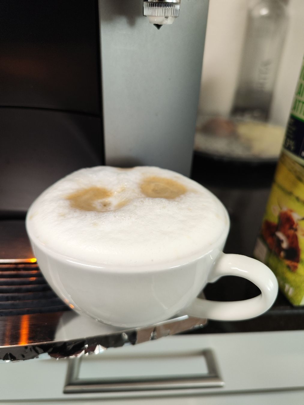 Jura Macchine per caffè & Macchine per espresso: Jura E8 Vollautomat – Usato da Luzern venduto da Schomi77 2