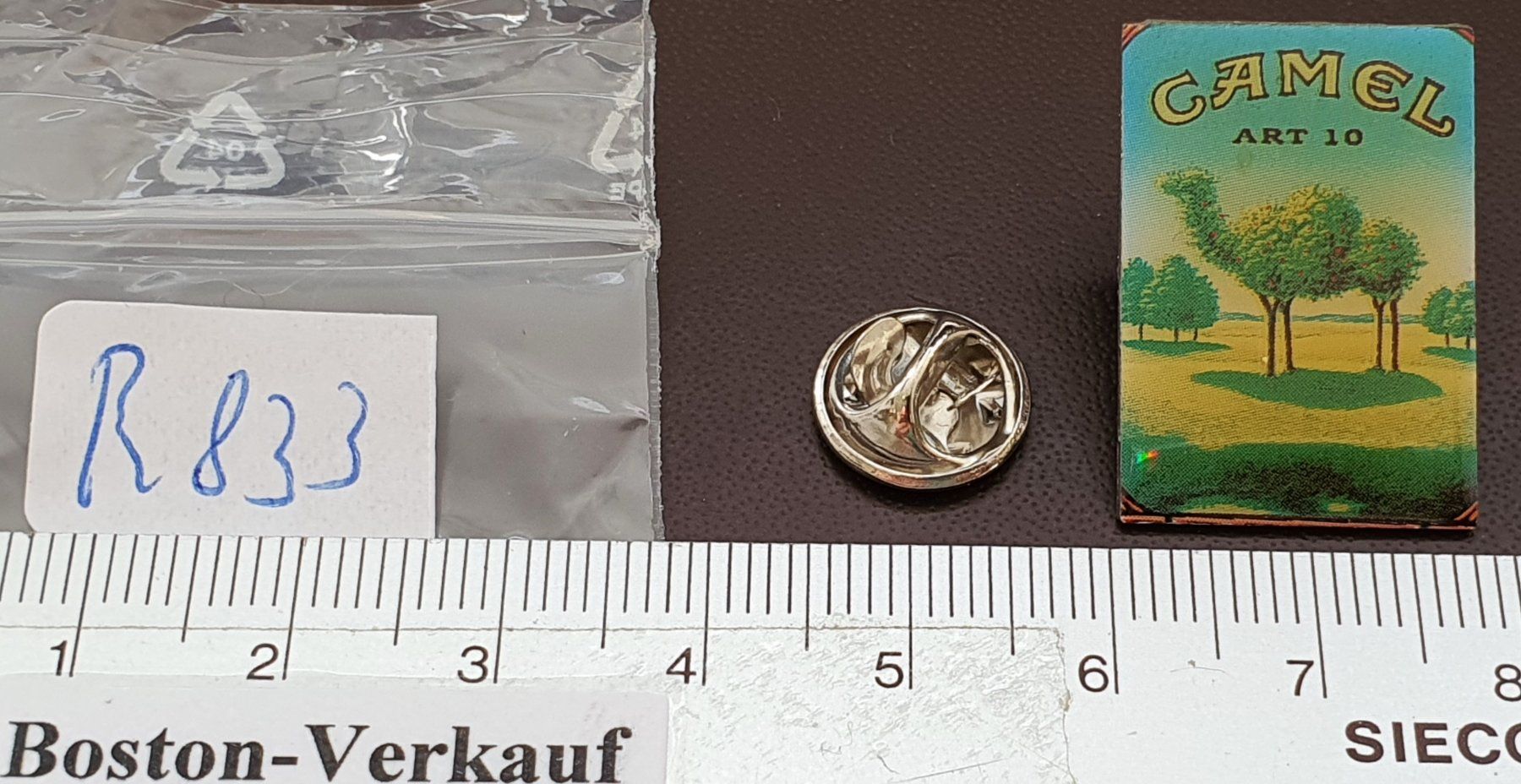 Plaketten & Abzeichen: R833 - Pin 80 Jahre Camel / Art 10 – Gebraucht aus Reinach BL von Boston-Verkauf 1
