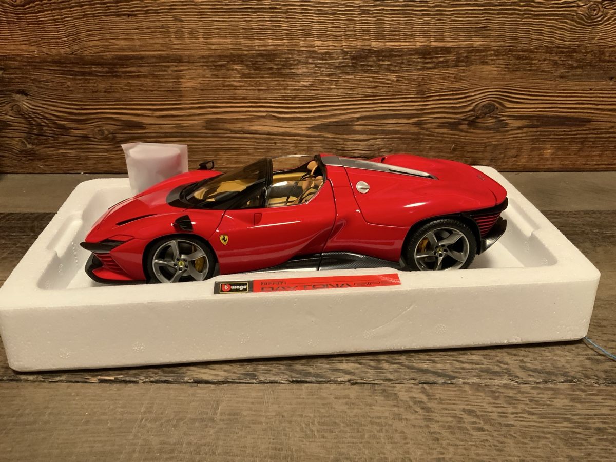 Bburago Modellini d'auto: Ferrari Daytona SP3 1:18 Bburago – Nuovo e nell'imballaggio originale da Verbier venduto da sar_rwt6 3
