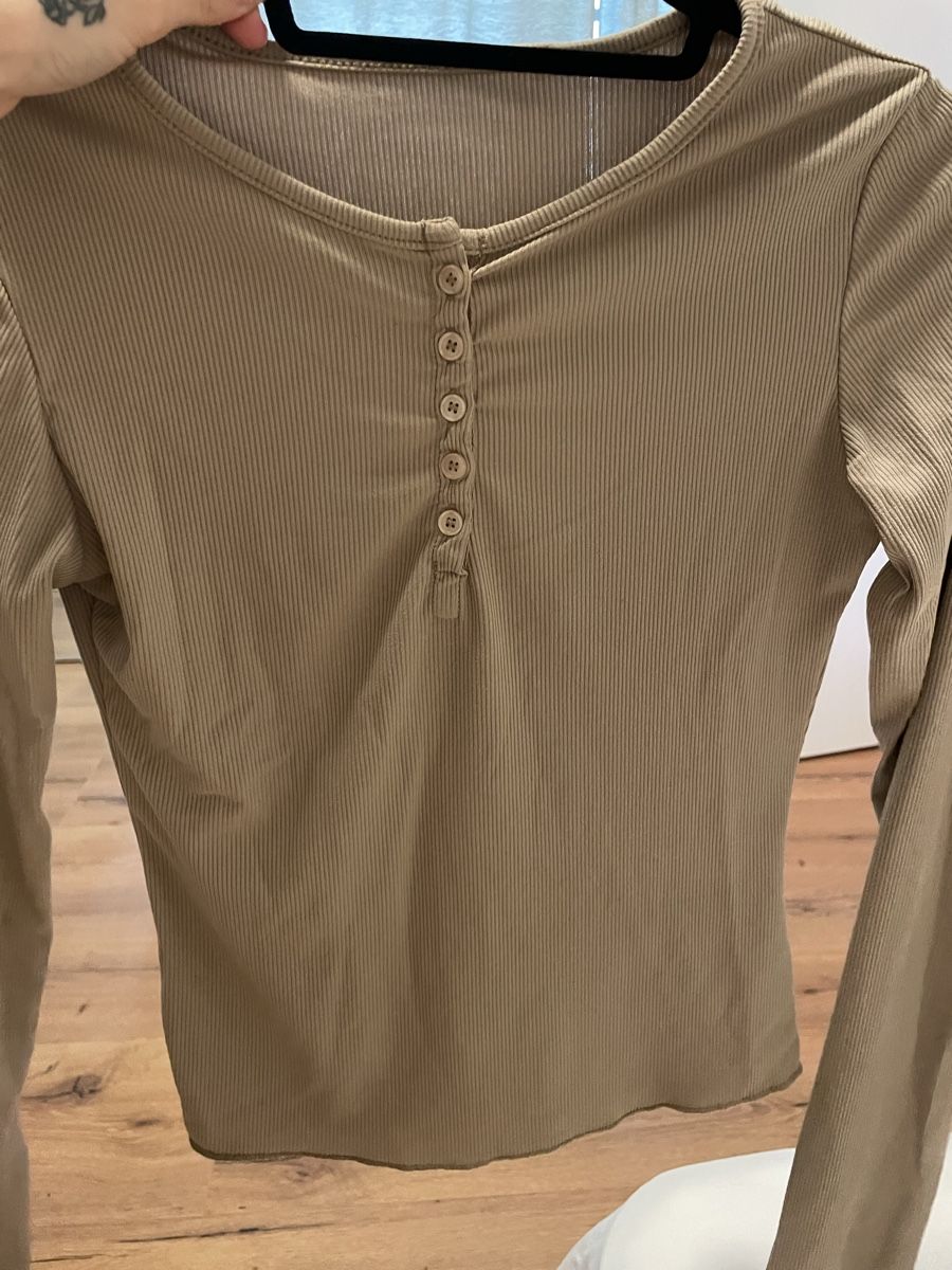 Pullover & Sweatshirts: Langarmshirt beige Grösse S  – Neu (gemäss Beschreibung) aus St. Gallen von web_r57v 2