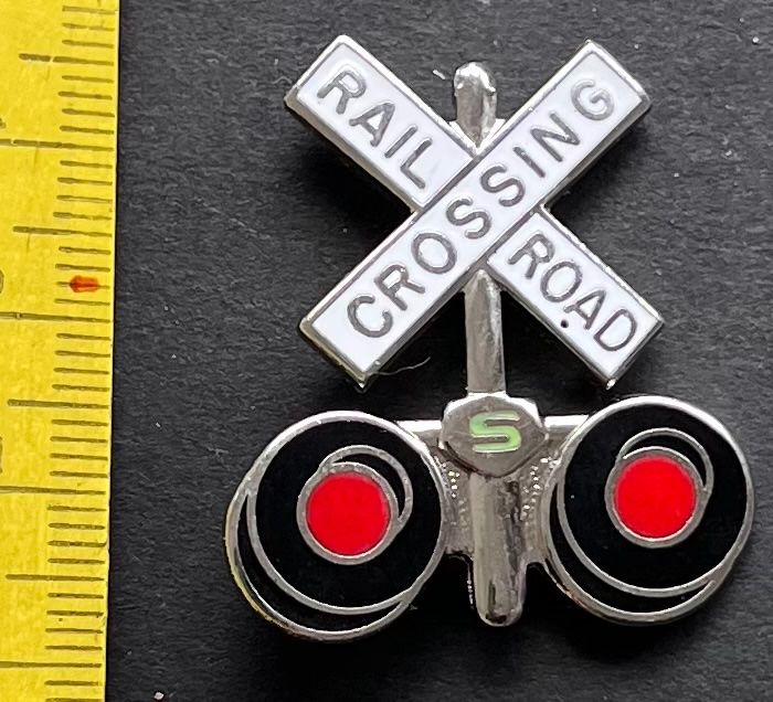Placchette & Badge: RAIL CROSSING ROẠD/ Pin – Usato da Ostermundigen venduto da DaxKarten-75