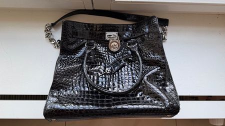 Michael Kors „Hamilton“ Handtasche – Croco-Lackleder schwarz