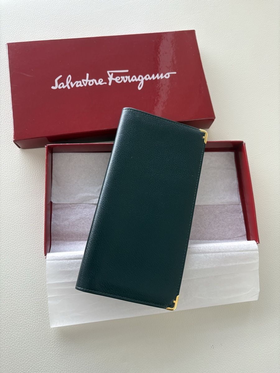 Salvatore Ferragamo Portafogli: Salvatore Ferragamo wallet ,original ,new ,leather – Nuovo (secondo la descrizione) da Lausanne venduto da oyu_hgg5 1