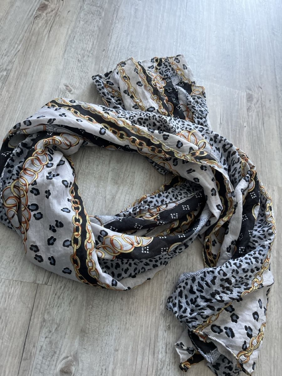 Foulard & Sciarpe: Schals Set 4 Stück – Usato da Muhen venduto da cor_6fyh 2