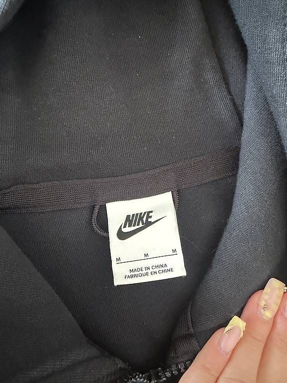 Lotti di vestiti: Traineranzug von Nike – Usato da Oensingen venduto da luk_6wrk 3