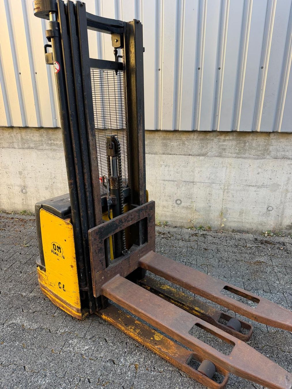 Carrelli elevatori e a forche: Deichselstapler OM – Usato da Dintikon venduto da SIRADO 1