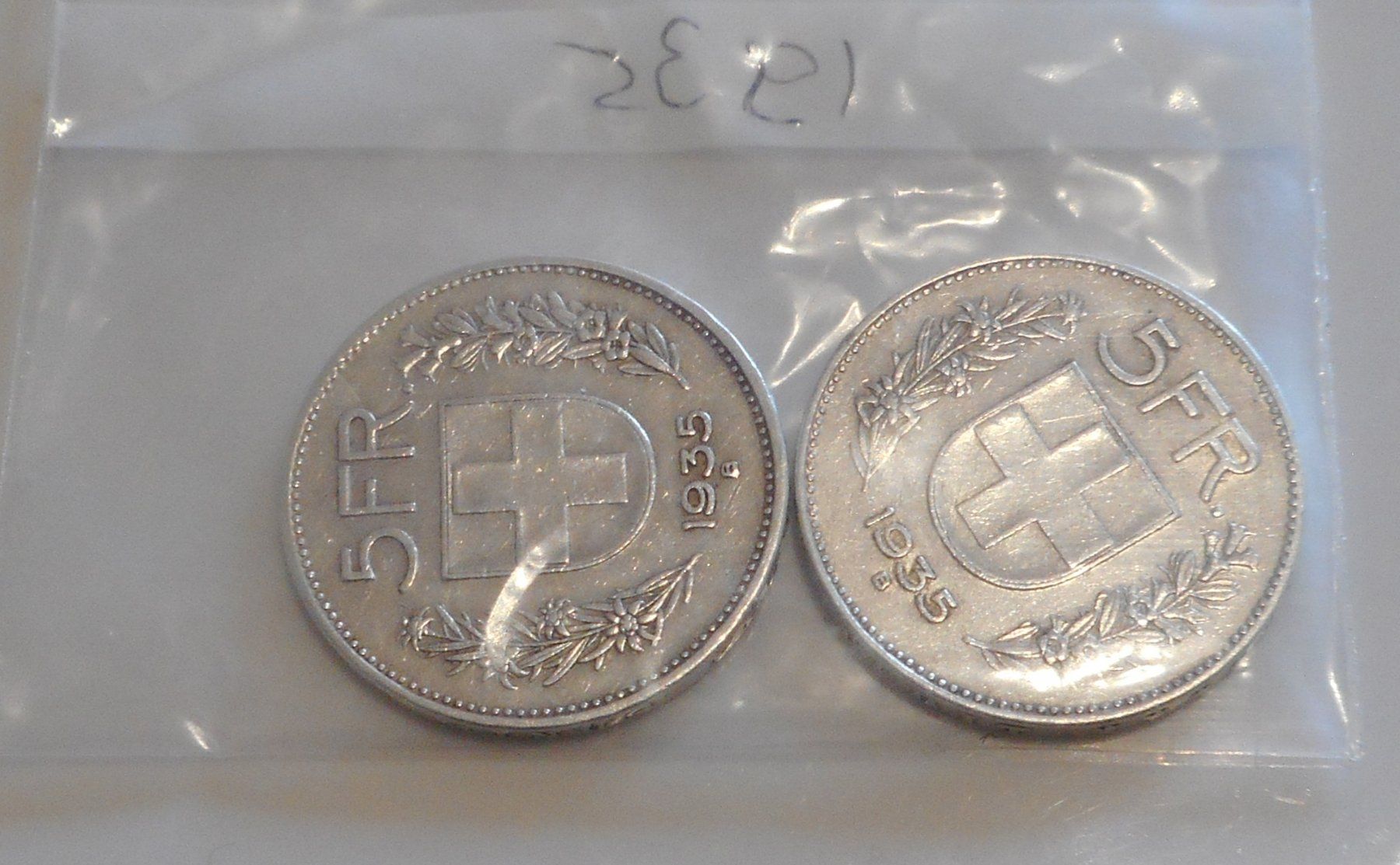 Tutti le monete: Lot de 2 pièces de 5.-- CHF 1935 – Usato da Carouge GE venduto da bemol_007 1
