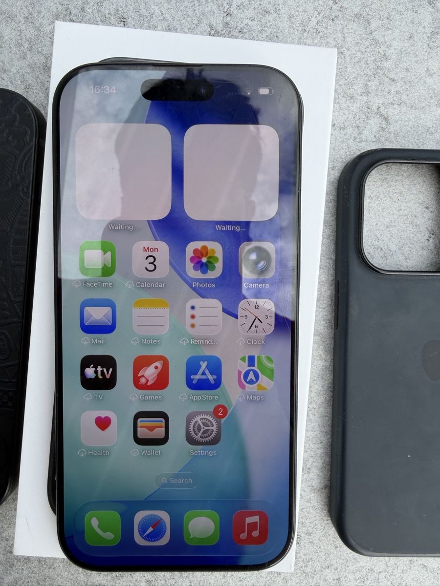 Apple Handys / Smartphones: iPhone 16 pro – Gebraucht aus Zürich von Yoni_to 1