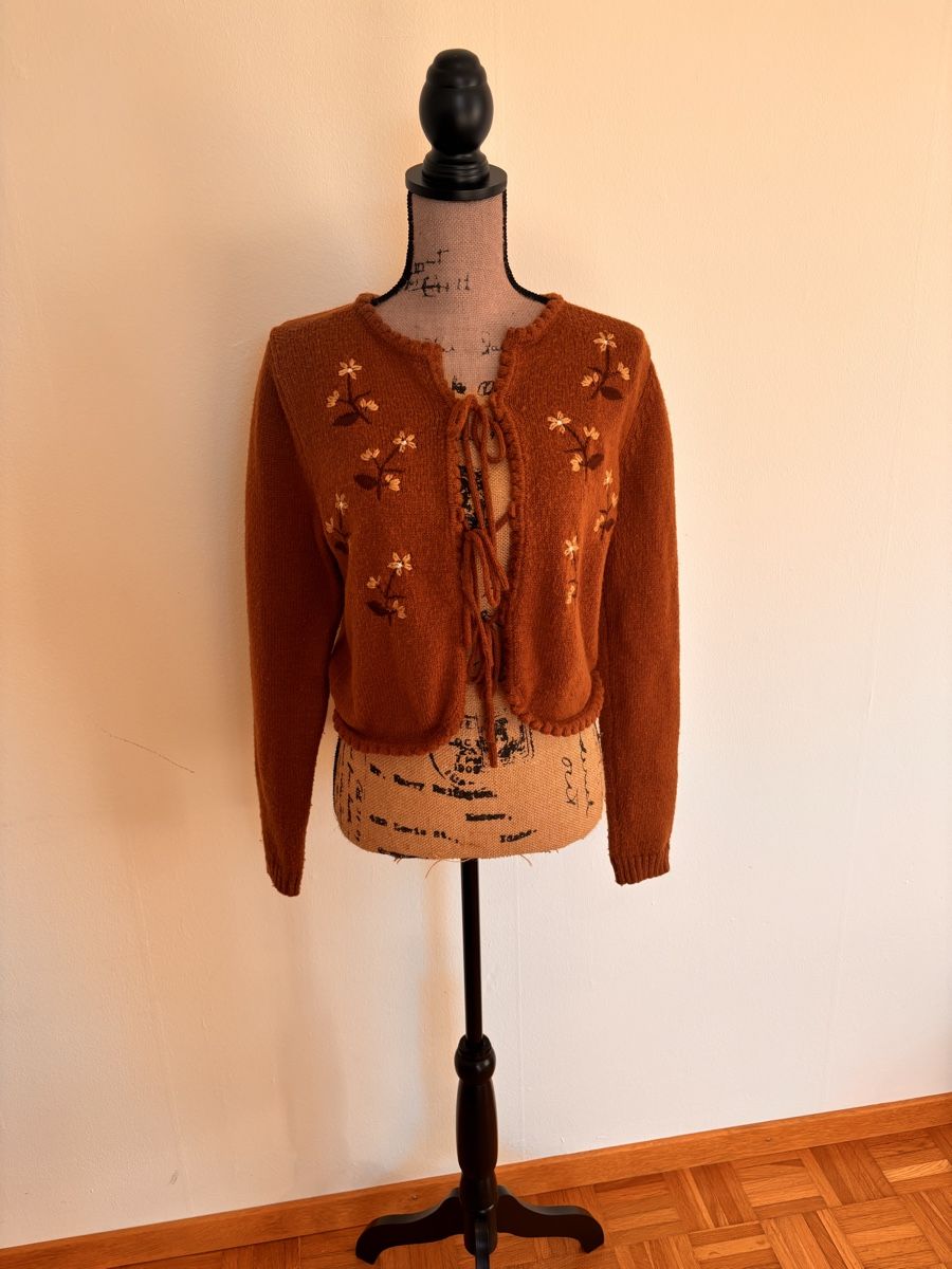 Giacche: Warme Strickjacke mit Blumenmuster, Herbst Outfit Gr. M – Usato da Fraubrunnen venduto da Sxhiina01 1