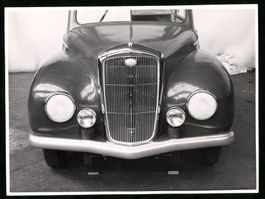 Fotografie Automobil Wolseley mit Kühle